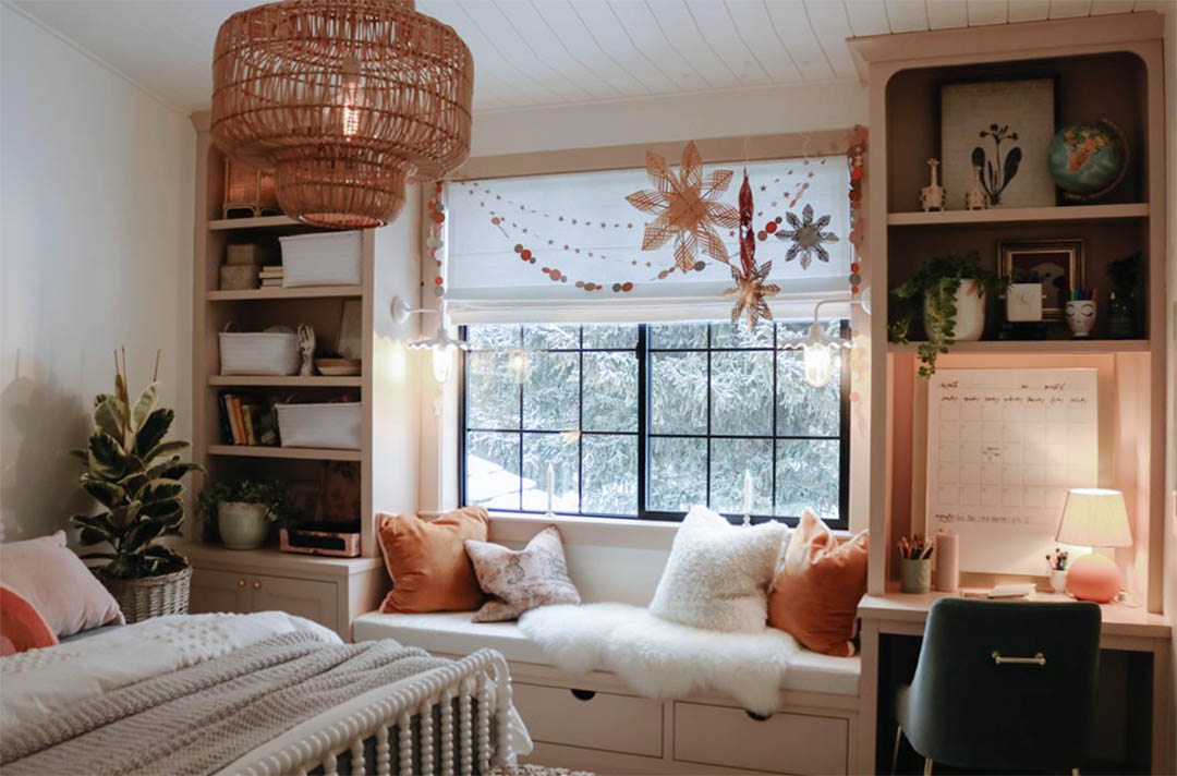 卧室门到天花板还打柜子不,小卧室装修墙面上打隔板放东西