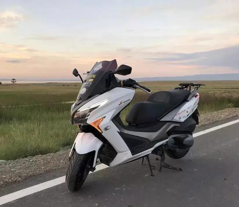 光阳赛艇s400和光阳s350买哪个,18款的光阳赛艇s400彩屏和黑白屏