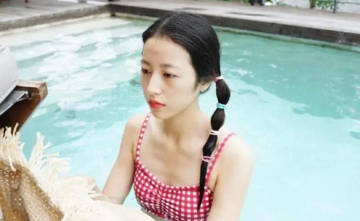 曝90后Z姓女星两面派，外表清纯，实际上是“当三专业户”