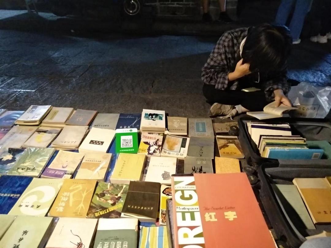 摆摊卖旧书哪里进货,摆摊卖旧书体验生活