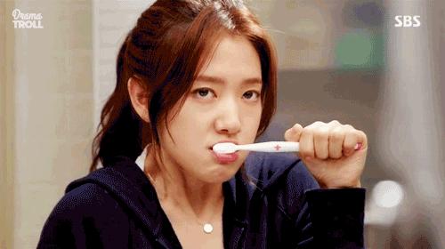 牙龈出血用哪个牌子的牙膏好一点,牙龈萎缩出血过敏有效的牙膏是