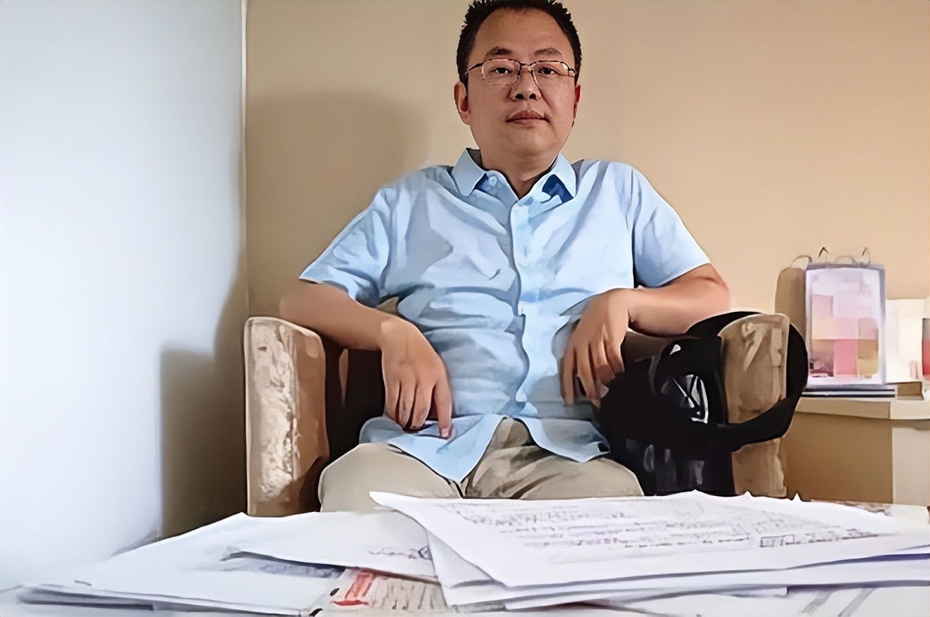 男子3年买彩票中600万被冒领 (男子中1000万彩票被冒领)