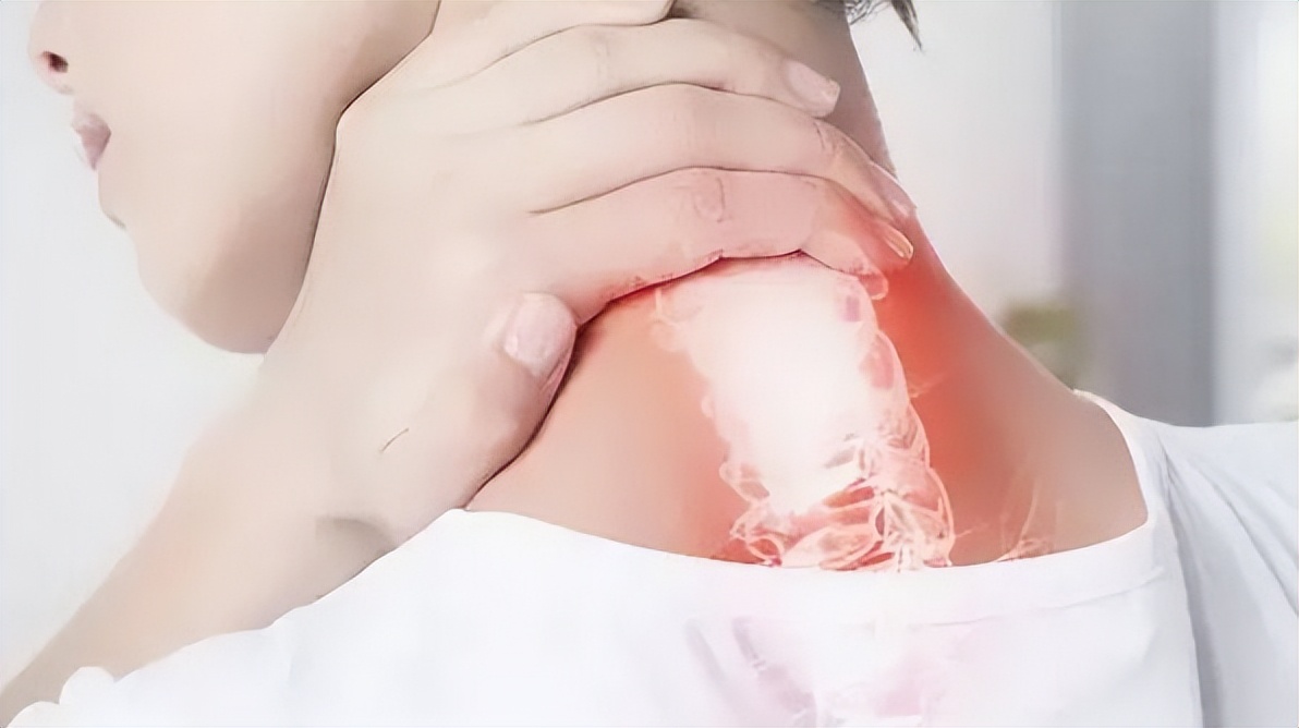 脖子扭到筋会影响大脑吗,脖子扭到筋了躺着比较好还是坐着