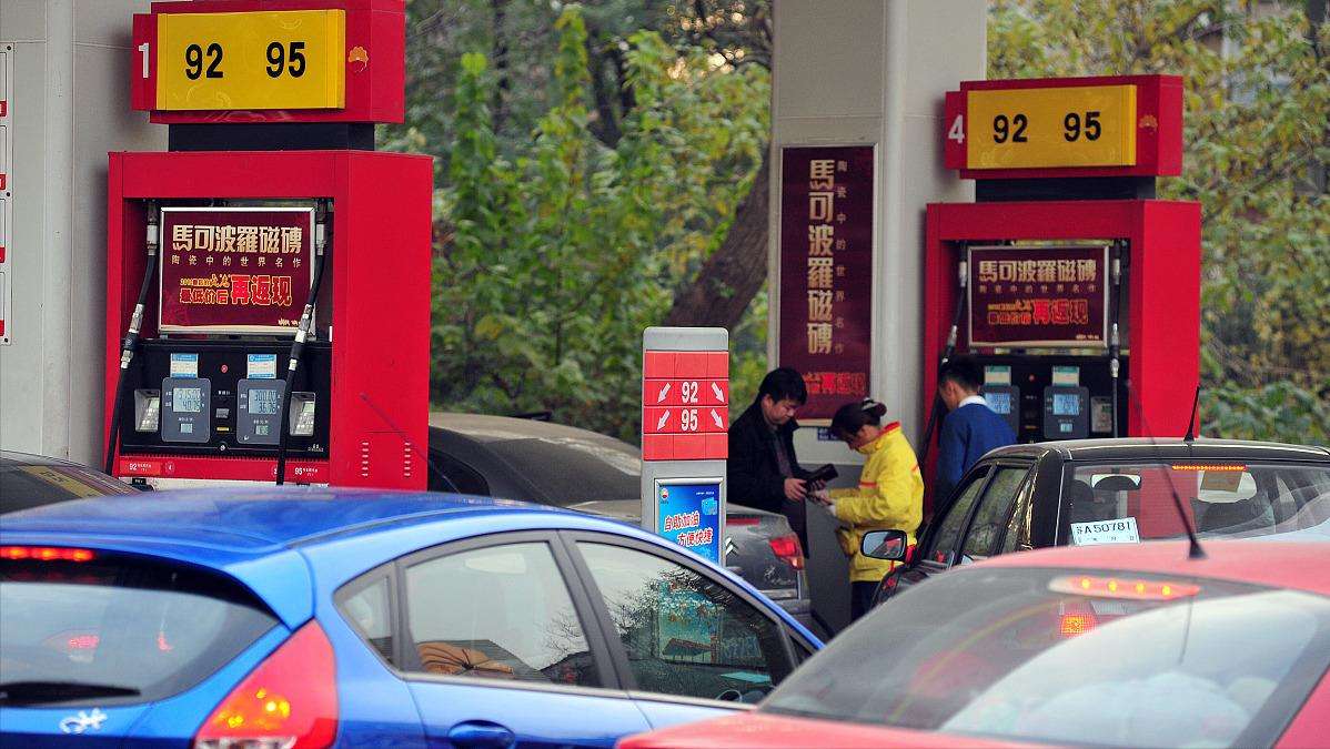 新能源汽车费用和燃油车对比,新能源汽车开着比燃油车省钱吗