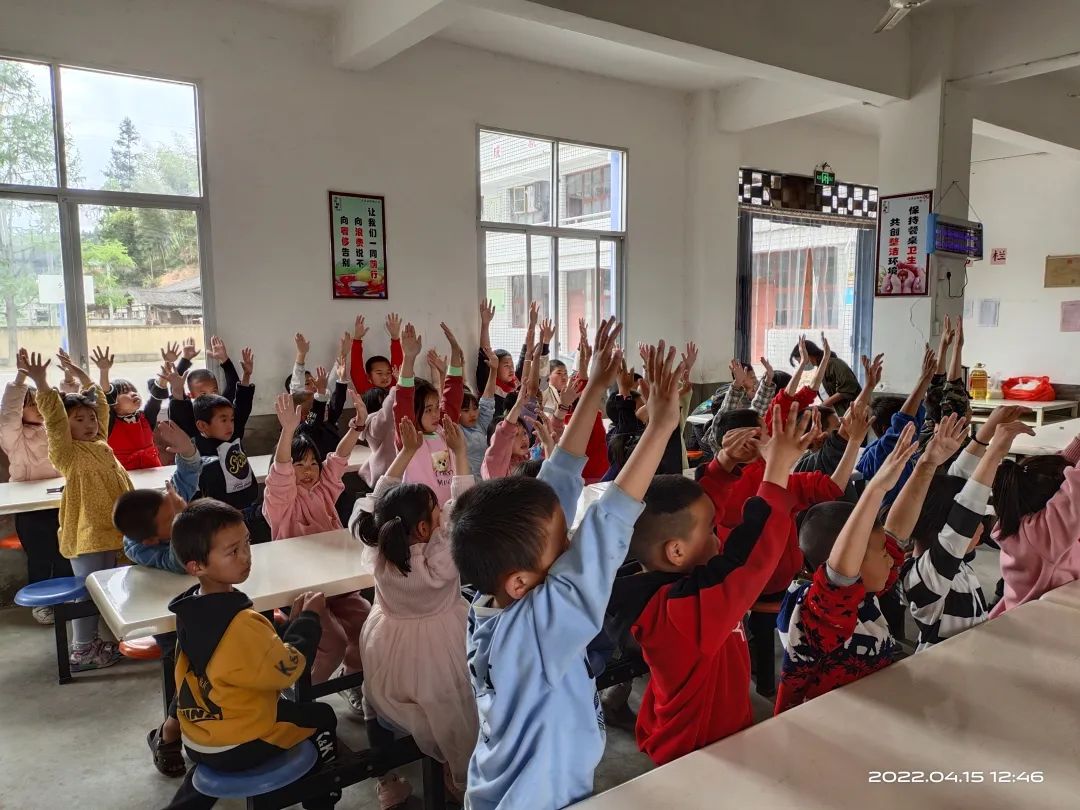 哈德教育|德爱公益俱乐部，用美食温暖孩子的心灵