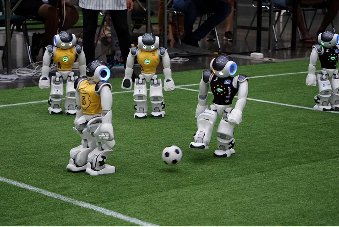 足球启示录：NAO在机器人世界杯驰骋多年的秘密！