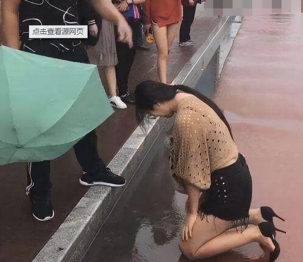 甘肃一女学生遭老师强奸，老师出狱后，女学生下跪：对不起我错了