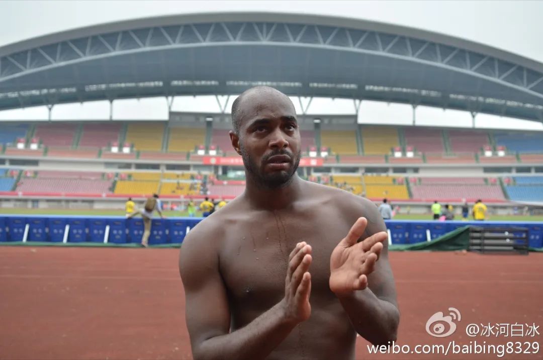 布里斯小传丨年少父亲踢球养家，法甲射手定居成都