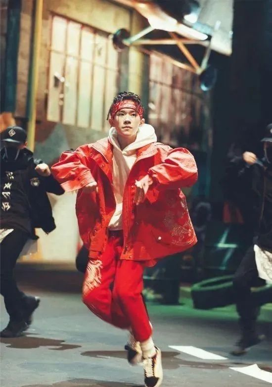 易烊千玺最初为什么被排挤,易烊千玺遭排挤