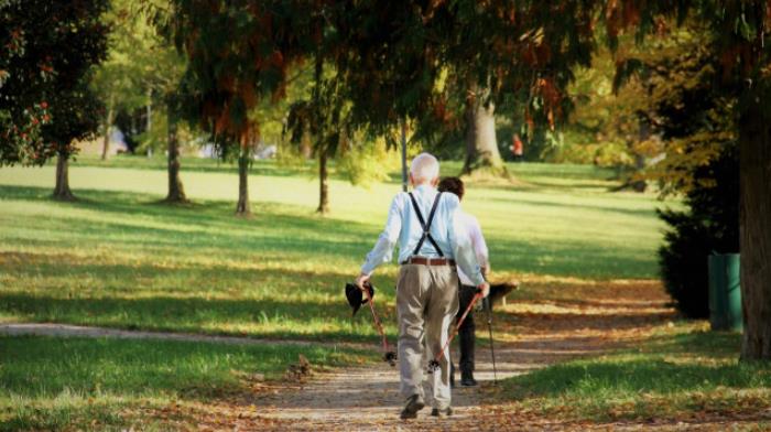 人到中年最对不起的父母,人到中年为何会讨厌父母深度好文