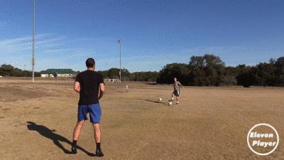 足球一脚解围高球技巧,足球一开始练什么