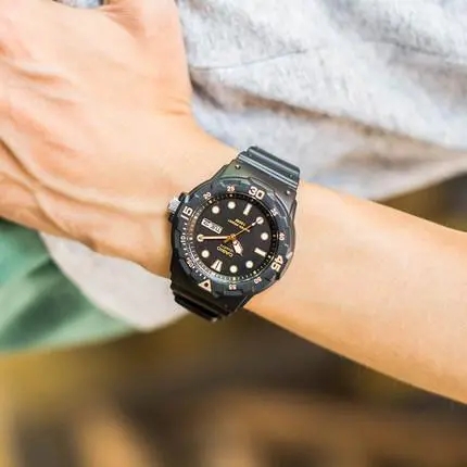 高端大气上档次全黑手表,2023新款爆款薄款黑色手表