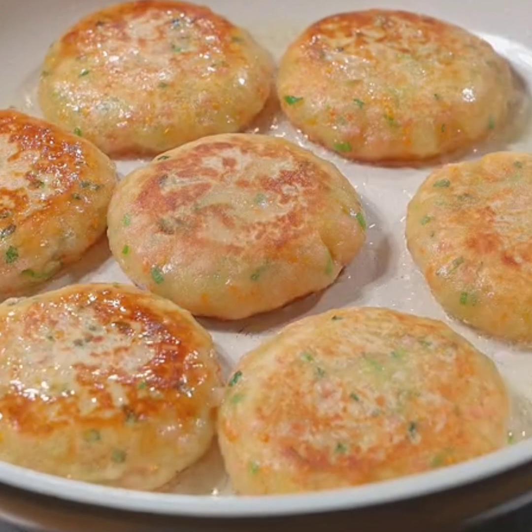 孩子爱吃的手抓饼早餐,儿童早餐6-12岁营养餐饼