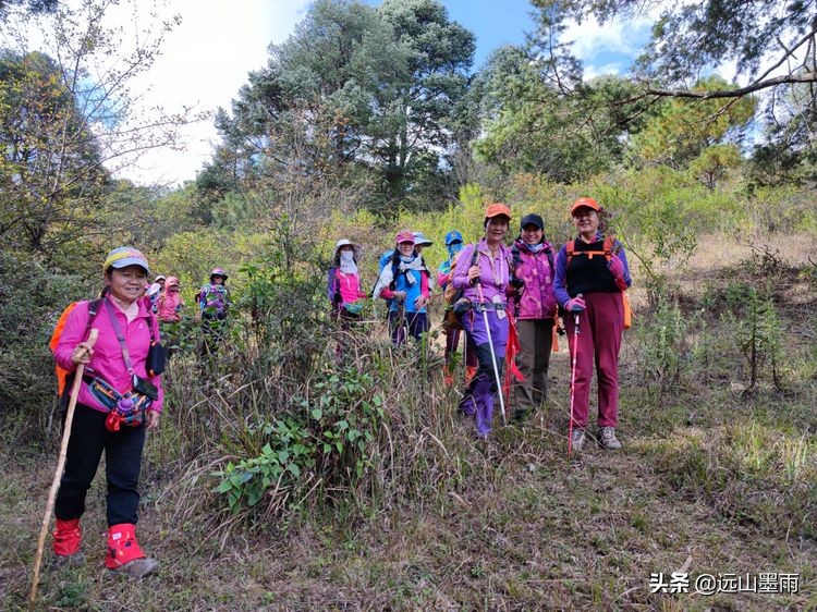 逛天坑、探叮呤当啷洞，去昆明安宁徒步，总有很多惊喜