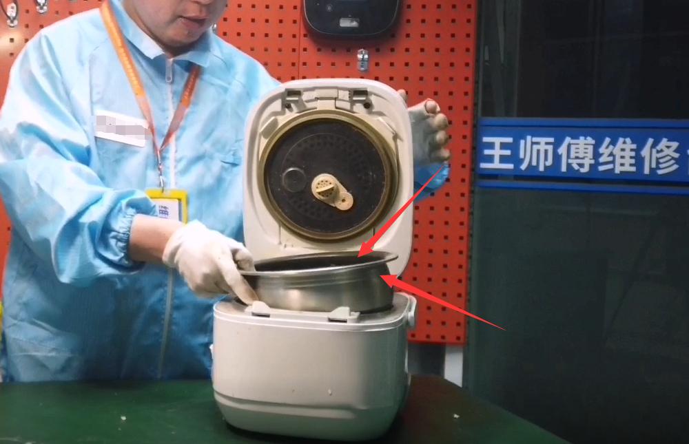 东芝电饭煲涂层掉了能用吗,东芝电饭煲上盖维修