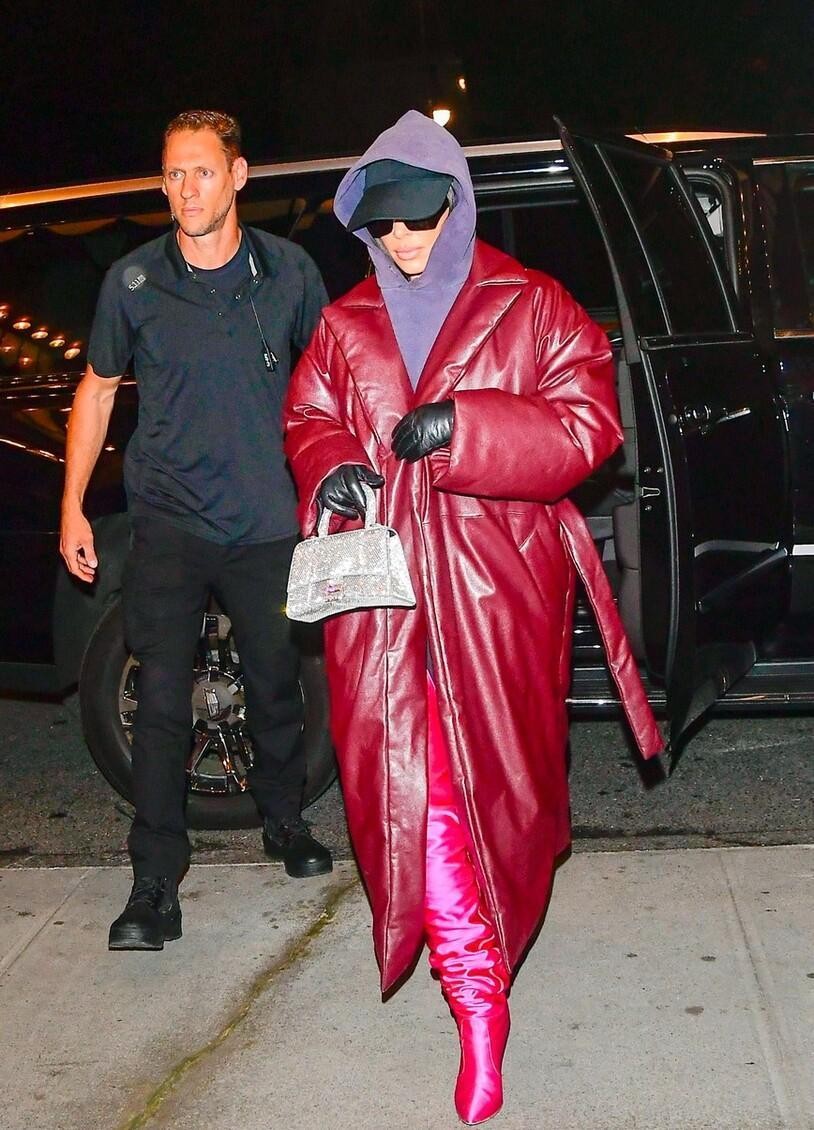 年轻人适合穿什么样皮质羽绒服,羽绒服穿上很有气质