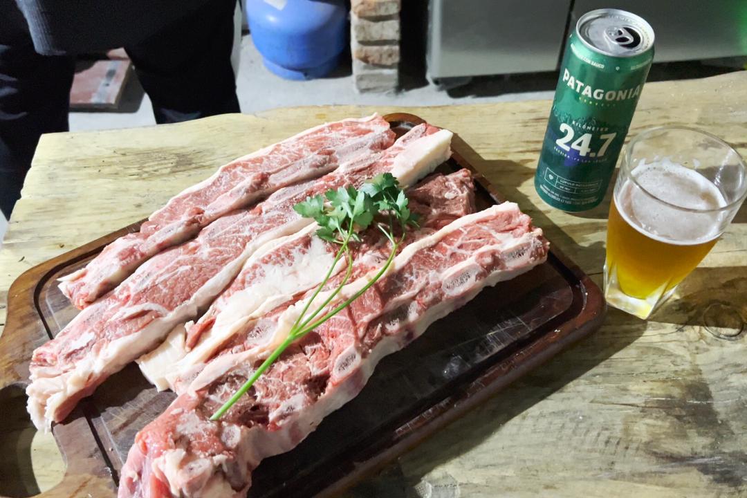 花了6000元在海上吃西餐,花了8000块钱到河里面吃一顿饭