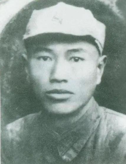 邓华缴获5箱白金龙香烟，仅分毛*东泽**1支，主席笑言：真是财不露白