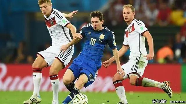 看足球的人怎么样,看足球的男生怎么样