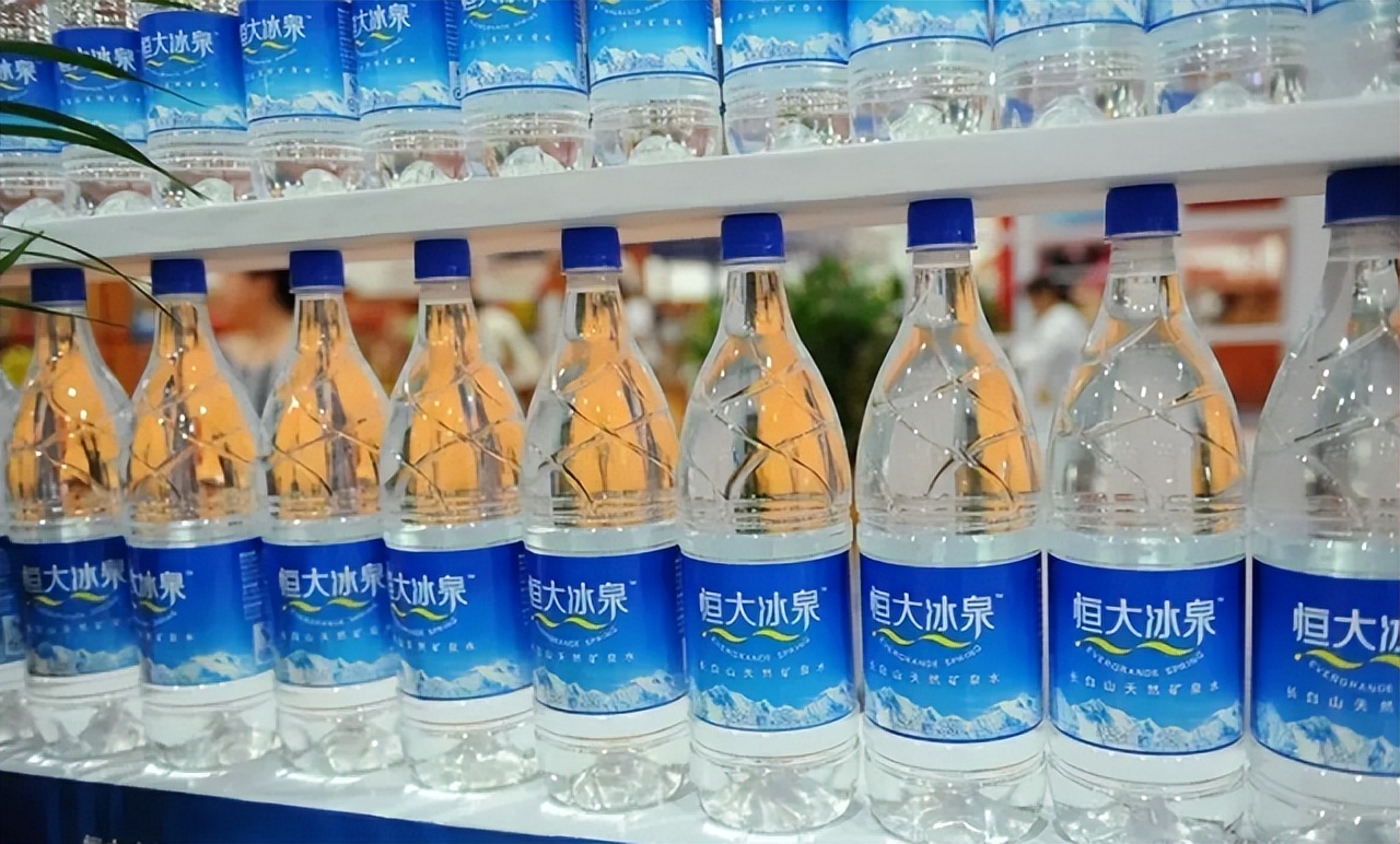 恒大冰泉10个亿打广告,恒大冰泉为什么要重新定位