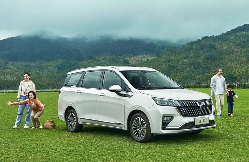 五菱神车爬坡,神车五菱布局