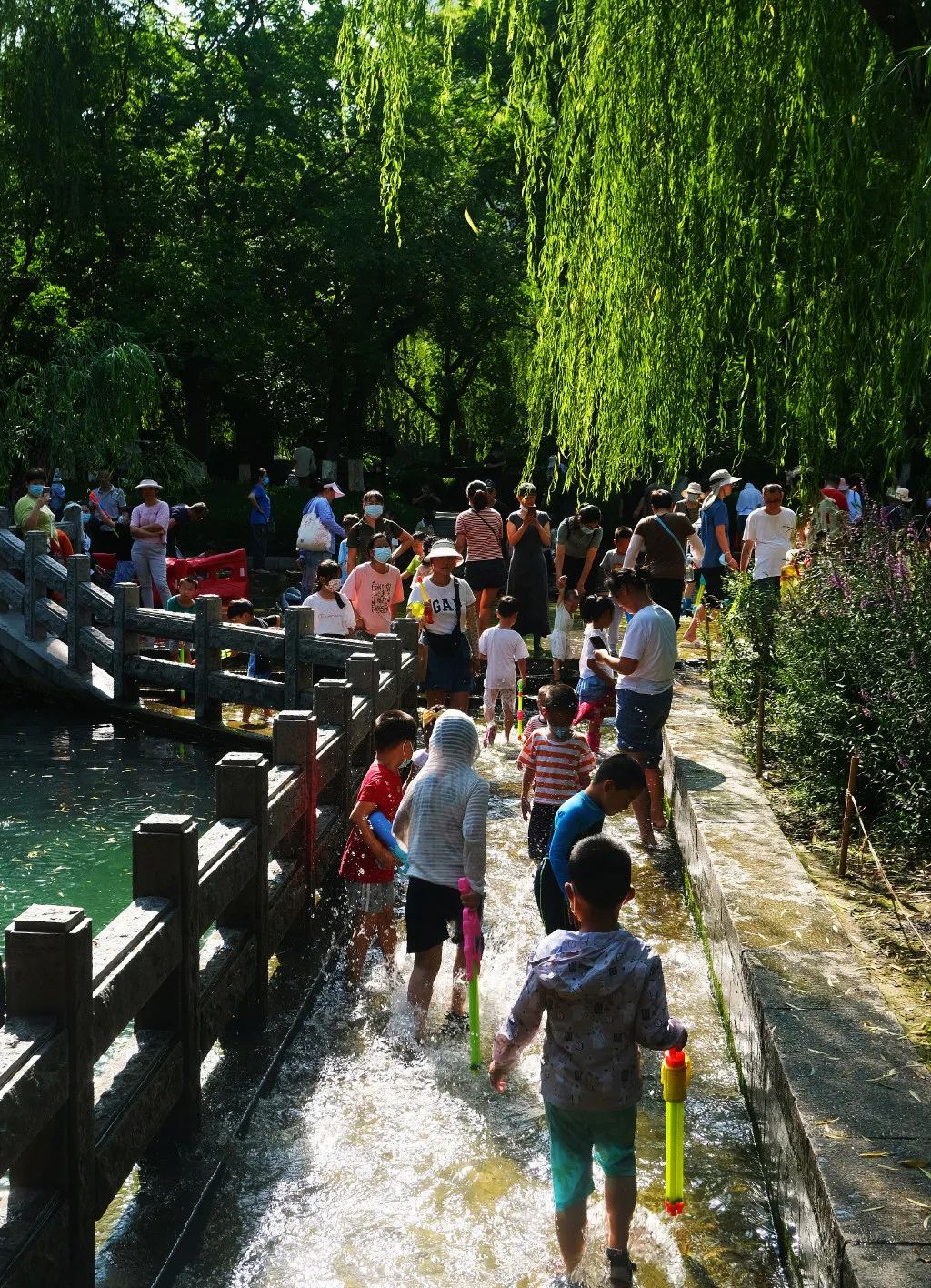 美！青山绿水间，留下一抹齐鲁红！