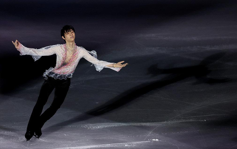 羽生结弦表演滑落泪,羽生结弦表演滑笑