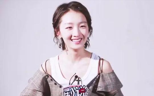 周冬雨妈妈与继父,周冬雨和父母相认