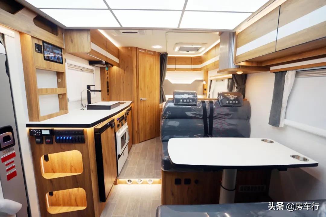 最新款进口顶级依维柯b型房车,依维柯房车推荐10万到20万之间7座