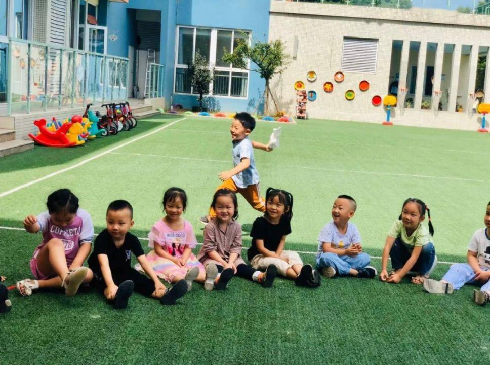 园长撞脸毛不易,幼儿园校长毛不易