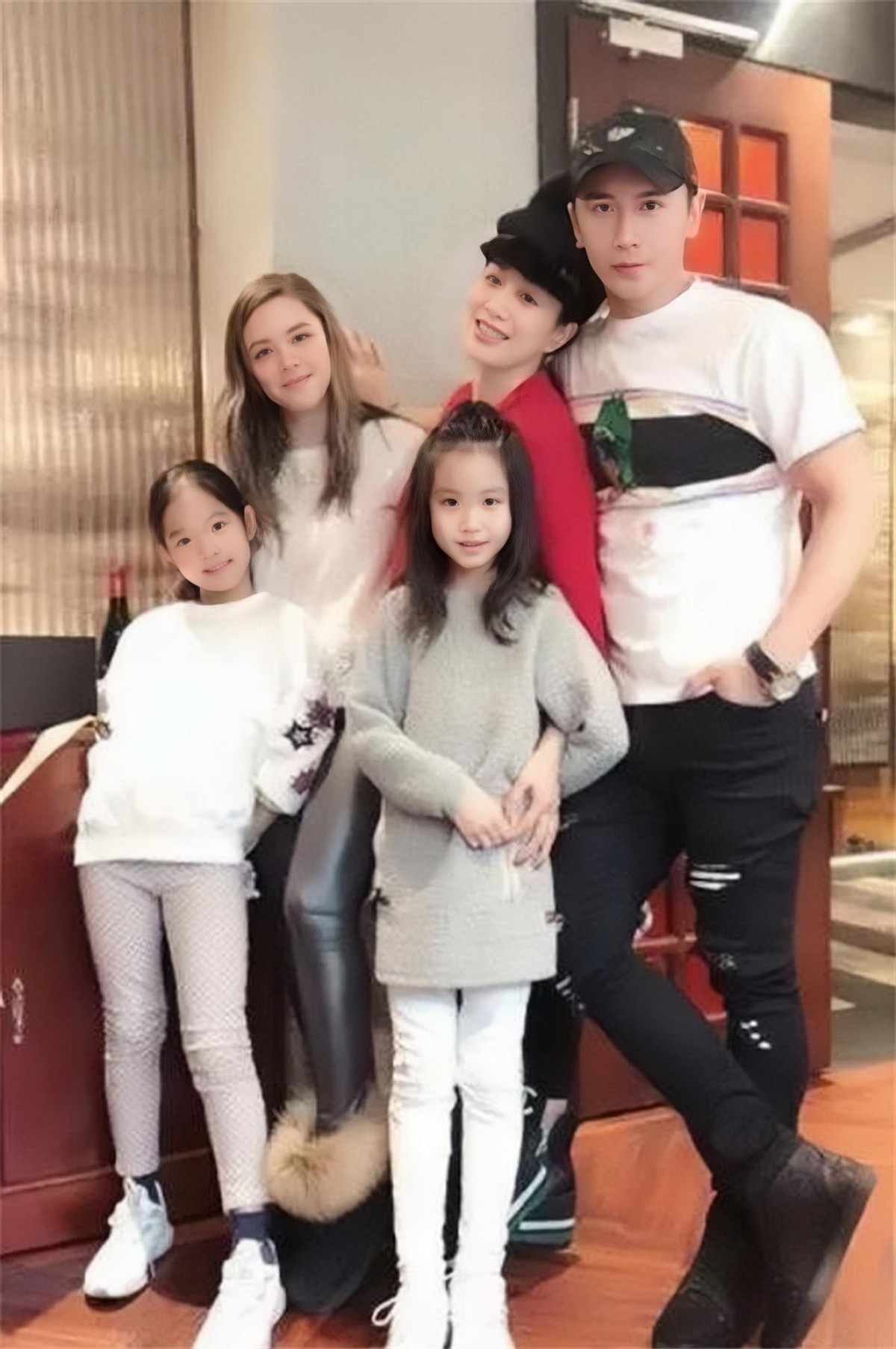 张伦硕钟丽缇结婚几年,钟丽缇嫁小12岁张伦硕