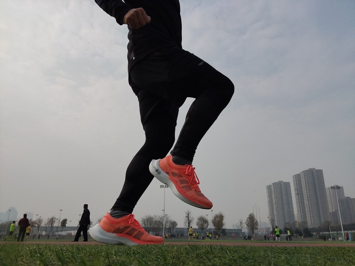 咕咚逐日碳板跑鞋,咕咚跑鞋造风者