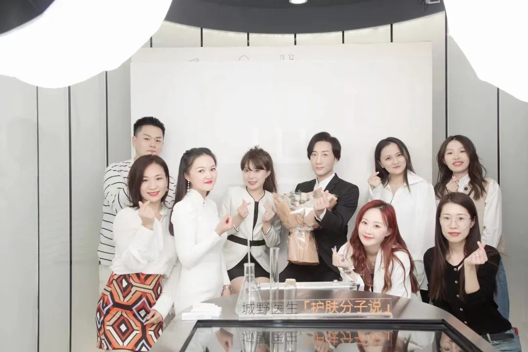 美肌试颜室‖直播见证，4周院线护肤的逆袭之路