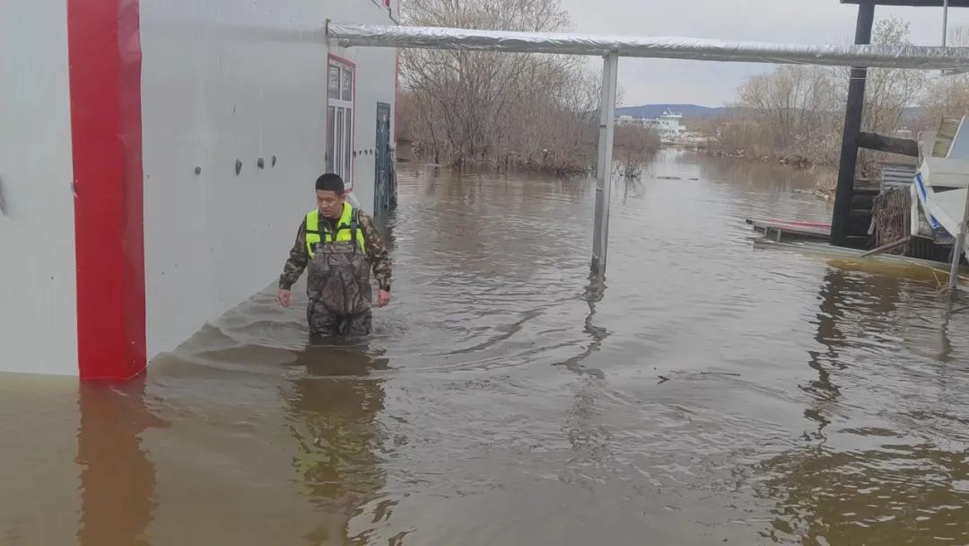 额尔古纳奇人之高擎青春火炬的柴瑞峰