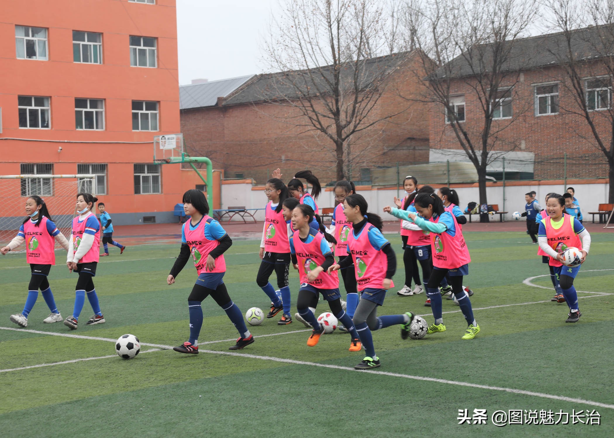 春雨助兴2022年亚足联女足日女孩足球节长治活动在东关小学举行