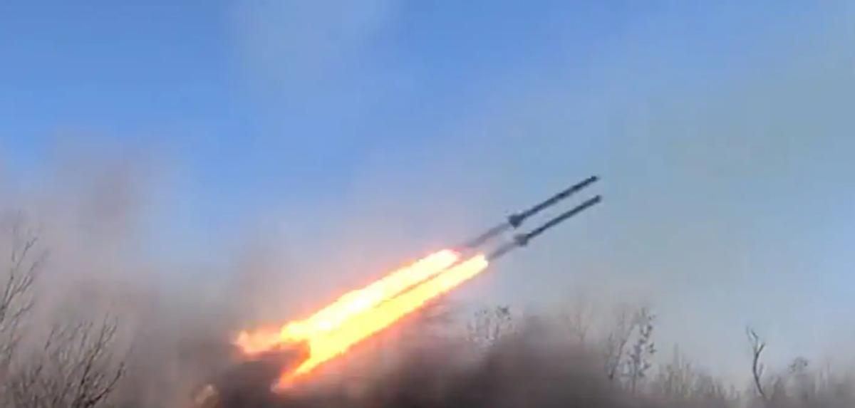 温压弹到底有多厉害?俄军在战场上使用了一次,把阵地烧成了焦土