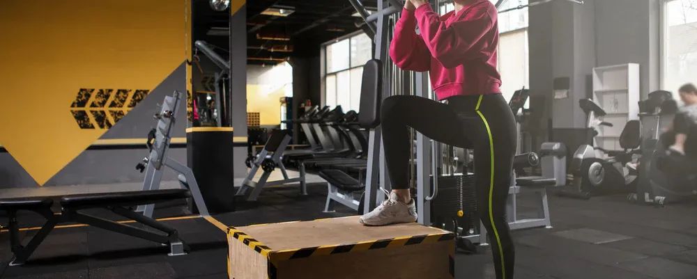 臀部激活肌肉,练臀部最有效的器材深蹲