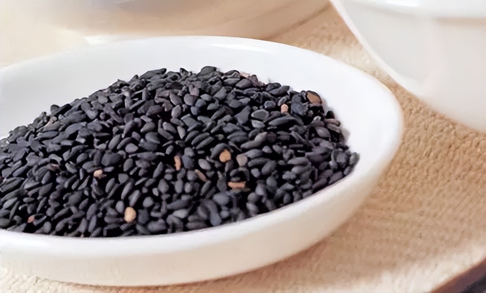 腿脚不好的老年人吃什么营养品好,中老年多吃这种食物双腿有劲