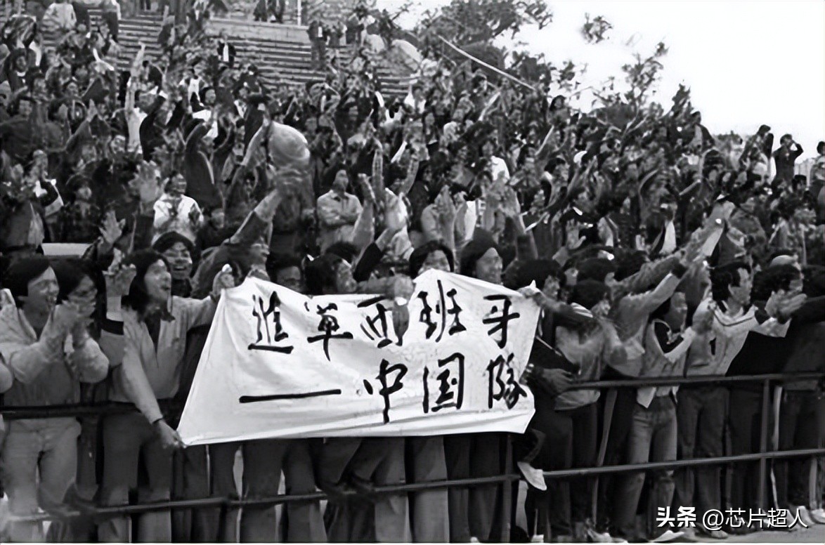 车中看球，汽车真需要这么多屏？