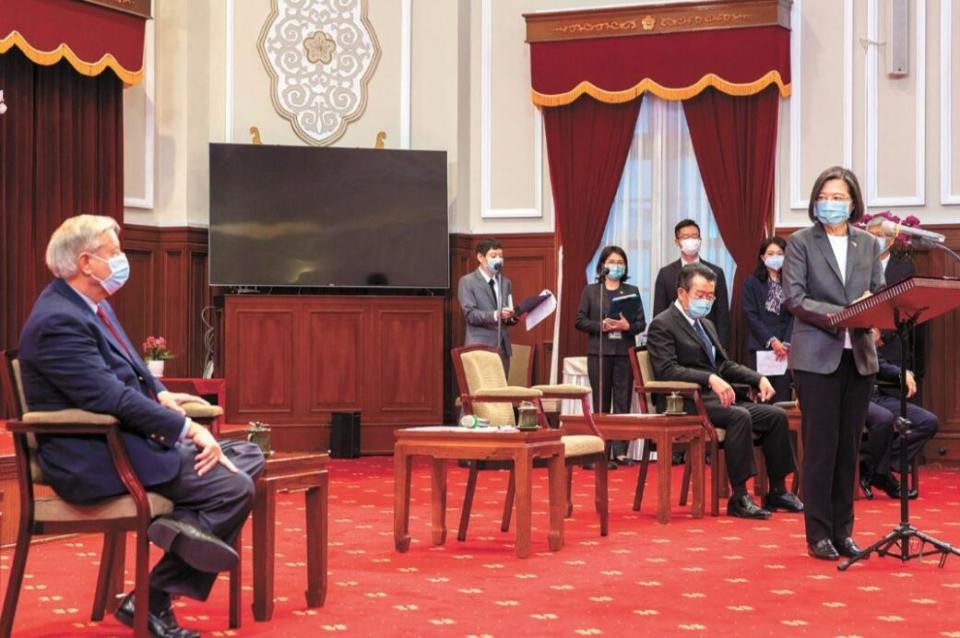 25家美国*火军**商代表窜台，加紧对台军售，停止对台让利势在必行