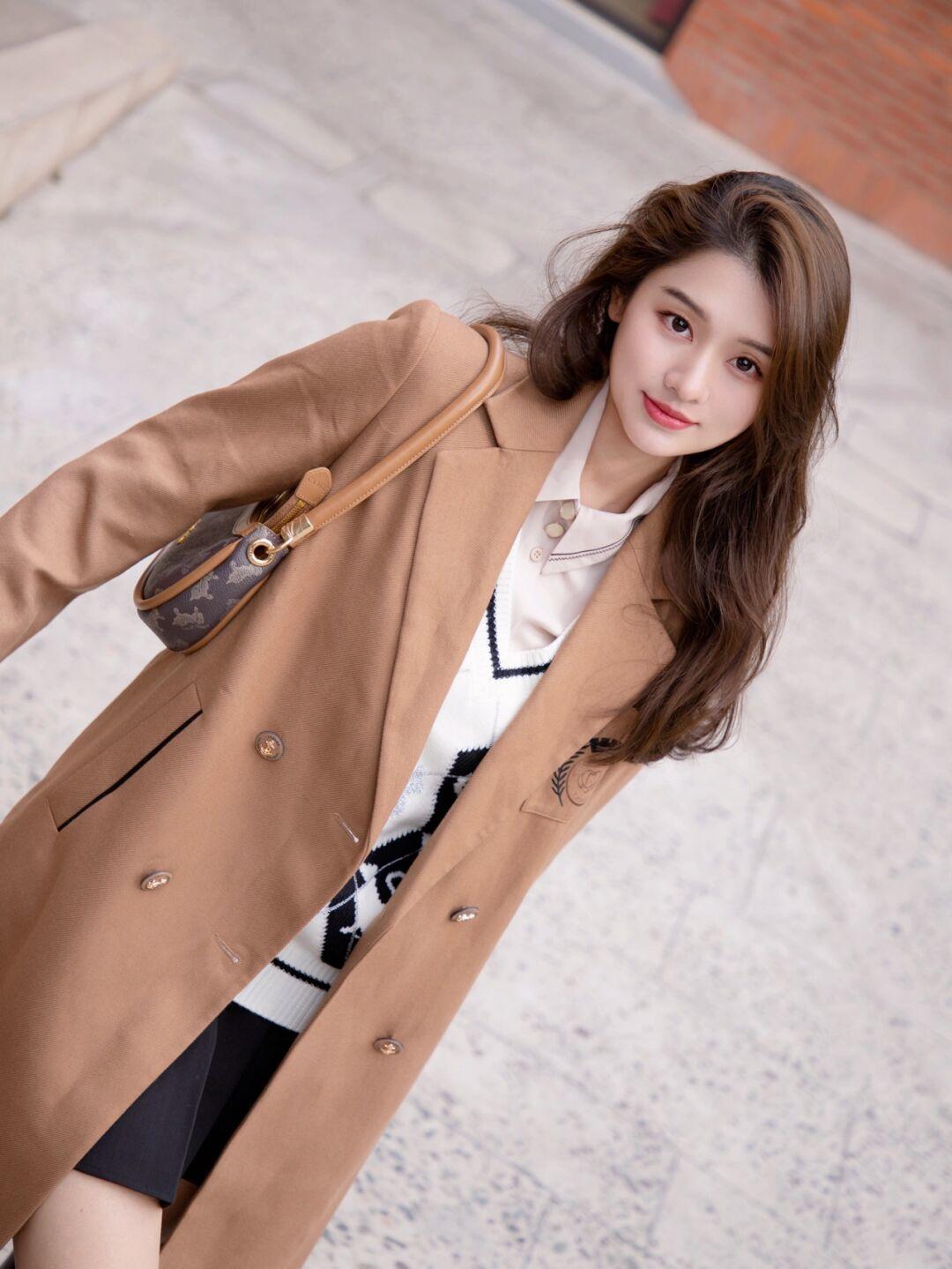 适合40+女性的大衣搭配，过年走亲戚倍有面子，年纪越大越合适