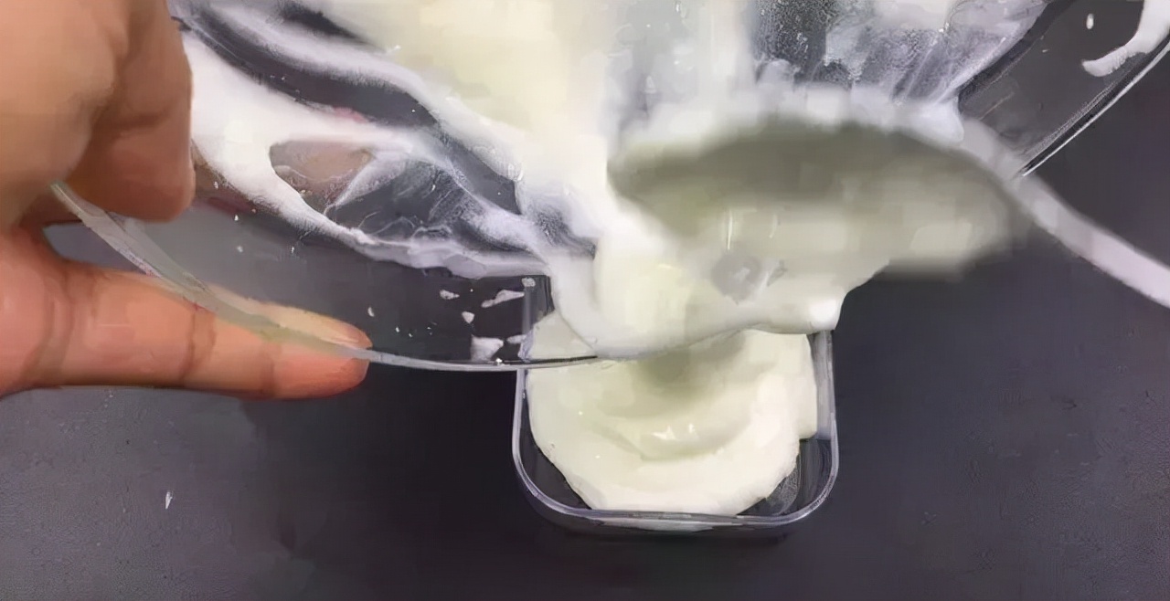 怎么洗发黄的羽绒衫,白色羽绒服洗了会发黄怎么回事