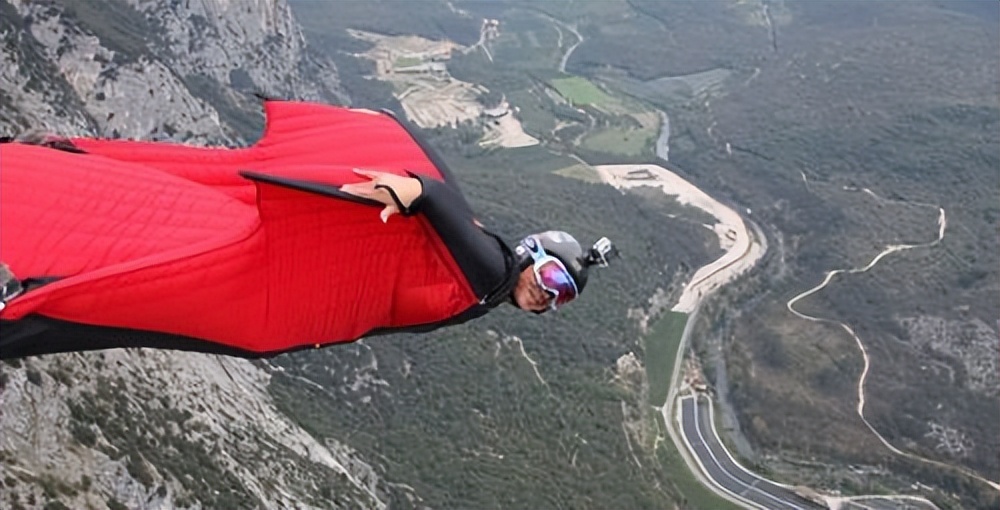 翼装飞行女孩刘安遗体捐献,天津24岁女孩刘安挑战翼装飞行