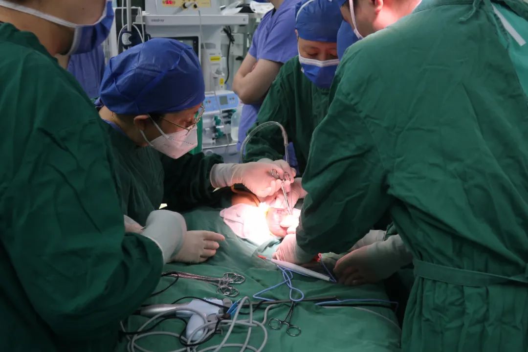 婴儿脑动脉瘤破裂开颅手术成功率,宝宝身上的血管瘤终于手术成功