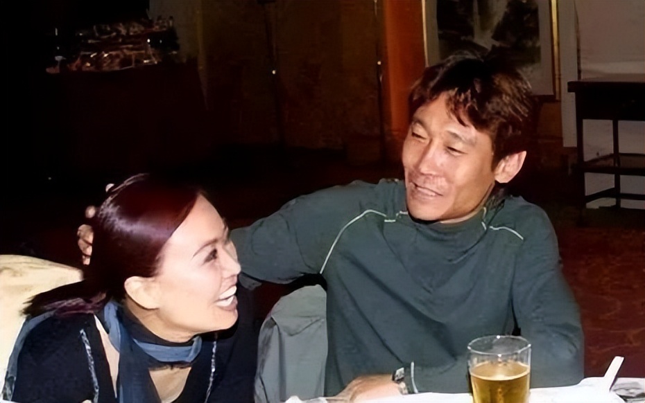 28岁爱上浪子男友，37岁生子惨遭出轨，歌坛“大姐大”的彪悍情史