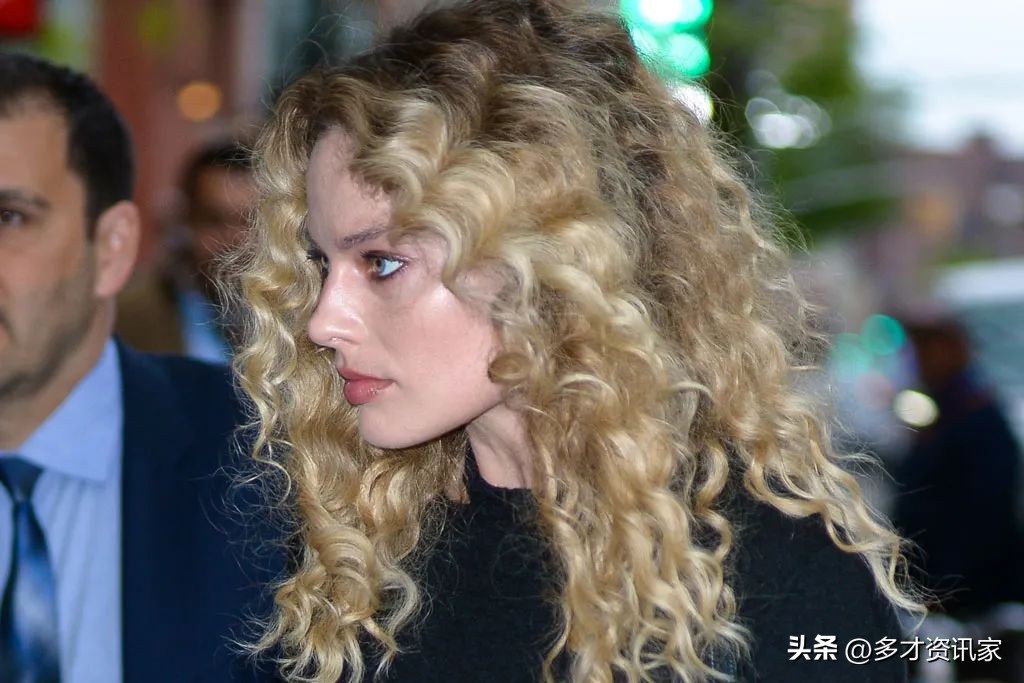 芭比被打一巴掌,芭比娃娃被扇耳光