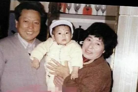 井柏然倪妮分手对此你们怎么看,原谅抛弃自己的父亲