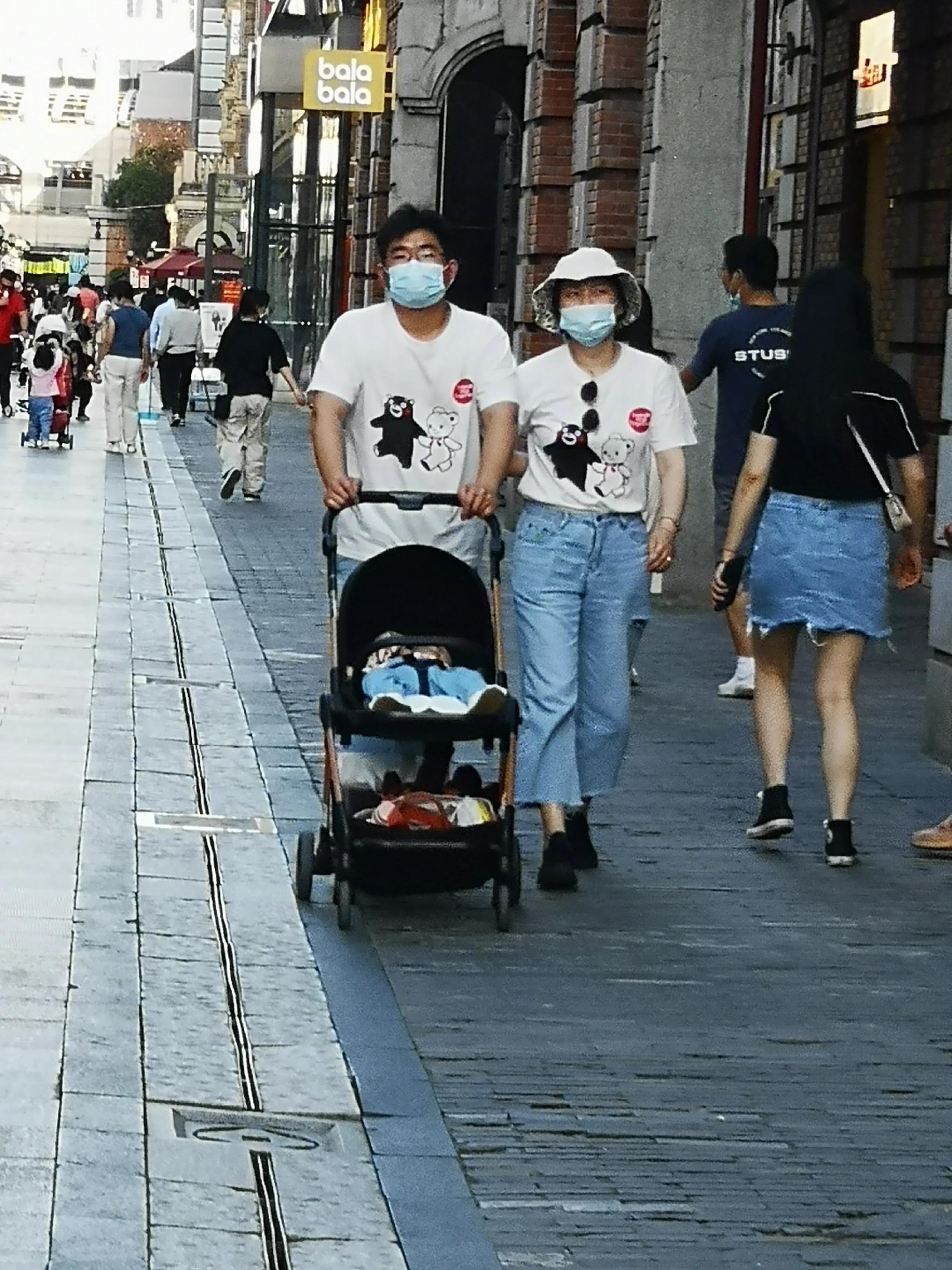 武汉恢复日常活力街头生活,武汉人回归正常生活更有信心