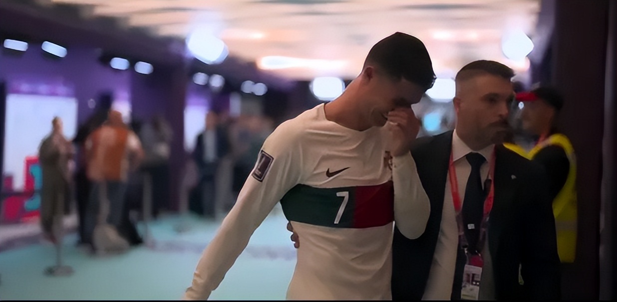 c罗沙特年薪一天多少钱,沙特c罗转会费