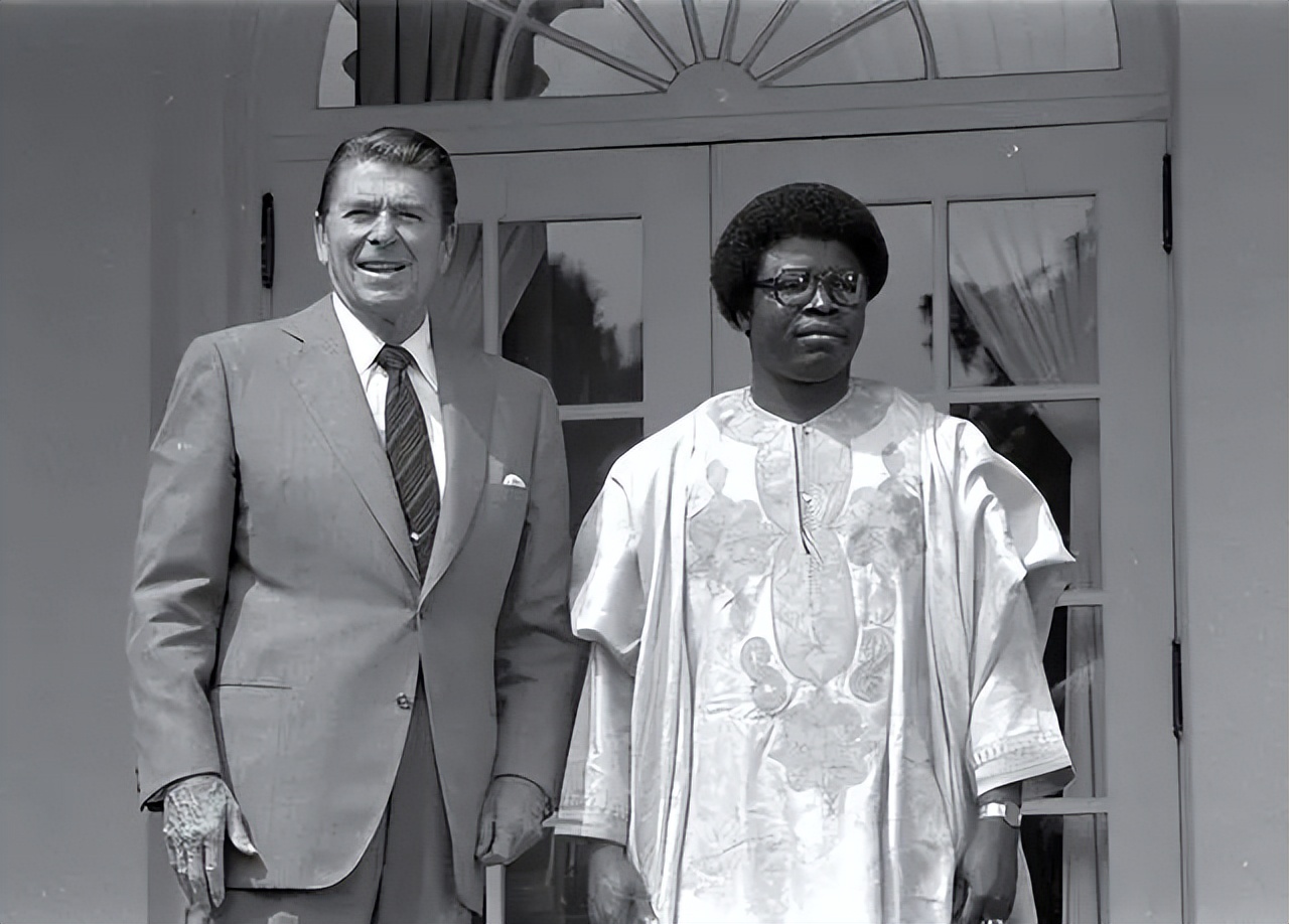 利比里亚照搬美国制度,利比里亚讲什么语言